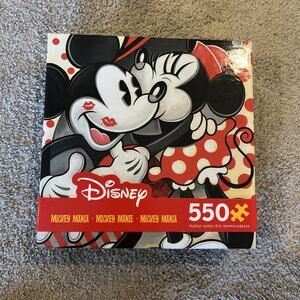 Disney Mickey Mania 550 Piece Puzzle Mickey & Minnie Hugs And Kisses